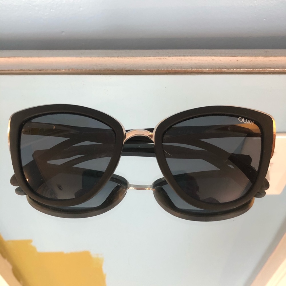 Quay black sunglasses